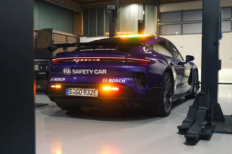 Formula E Jakarta, mobil listrik, safety car, Porsche, Mobil listrik, Formula E, Mobil sport listrik, Safety Car, mobil sport listrik, Taycan Turbo GT, Safety Car Formula E Pakai Mobil Listrik Berperforma Tinggi