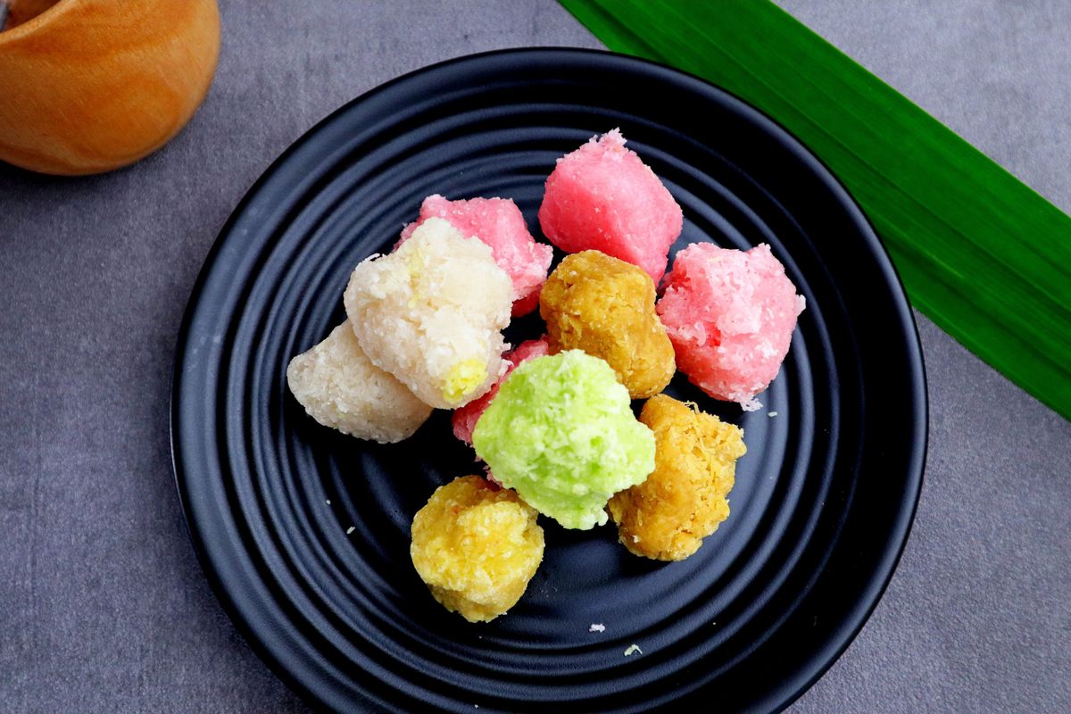 oleh oleh jogja, oleh oleh yogyakarta, oleh oleh khas Jogja, bapkia Jogja, Selain Bakpia, Ini 9 Oleh-oleh Khas Jogja yang Cocok Dibawa Pulang, 1. Gudeg, 2. Geplak, 3. Yangko, 4. Bakpia kukus, 5. Keripik belut Godean, 6. Cokelat Monggo, 7. Lemper ayam Bu Sri, 8. Wedang uwuh, 9. Geblek