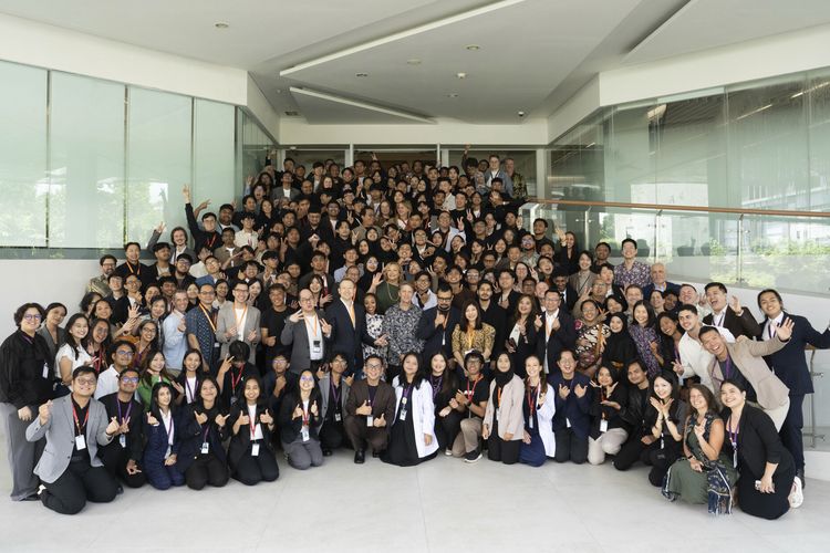 Apple, Lisa Jackson, Apple Developer Academy, VP Apple Lisa Jackson Puji Kreativitas Lulusan Developer Academy Indonesia