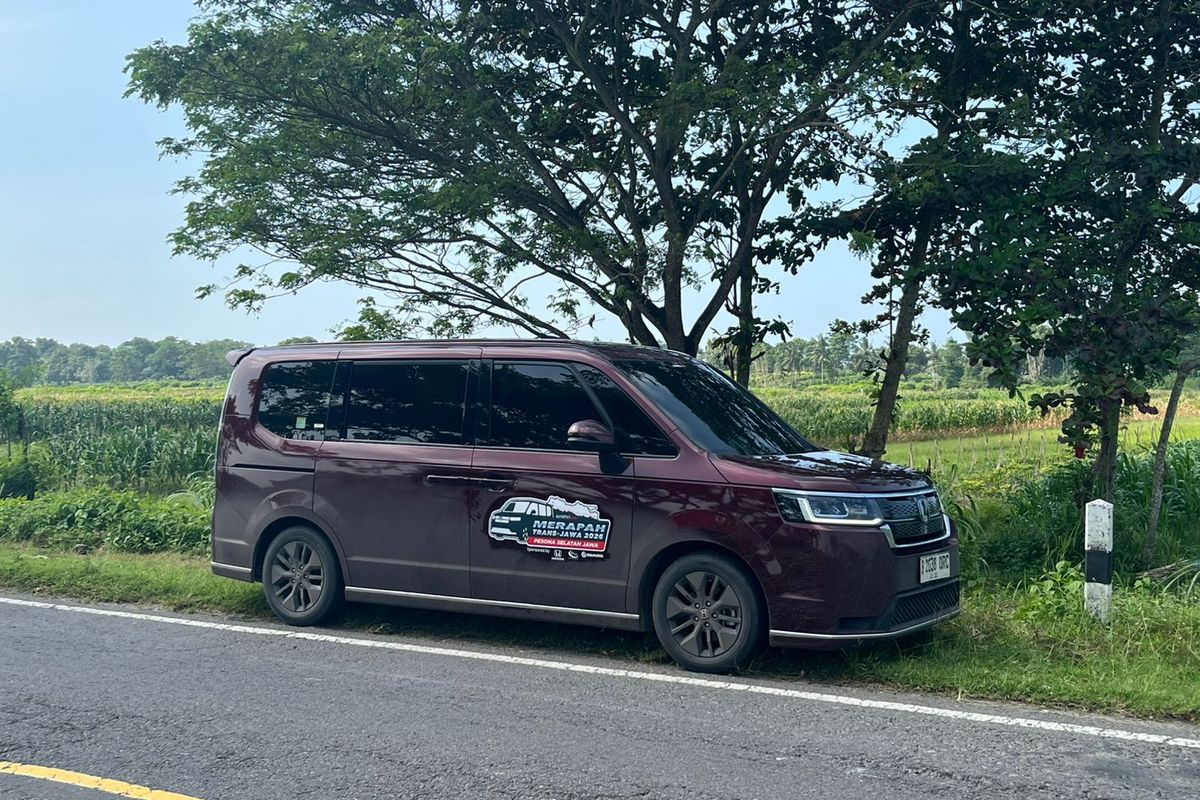 Honda Step WGN e:HEV, perjalanan jauh, kenyamanan kabin, Kenyamanan Honda Step WGN e:HEV: Cocok untuk Keluarga Semua Usia