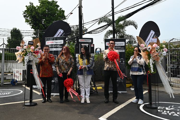 Astra Otoparts, pengisian daya, mobil listrik, SPKLU, Astra Otopower, Astra Otopower Tambah Jaringan SPKLU di Jakarta