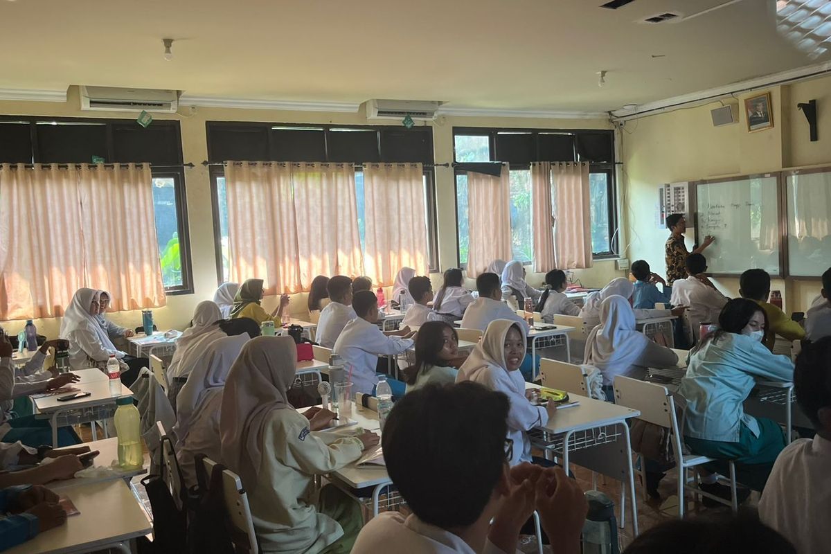 Dedi Mulyadi, Gubernur Jawa Barat, forum kepala sekolah gugat dedi mulyadi, rombel 50 siswa, PAPS Jabar, forum kepala sekolah swasta, Sekolah Swasta Diduga Diintimidasi Usai Gugat Aturan Rombel Dedi Mulyadi, FKSS Jabar Minta Pemprov Hormati