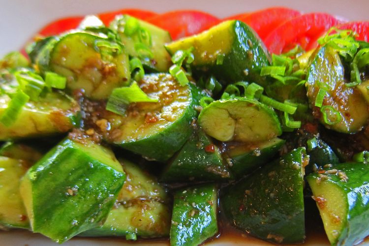 makanan, TasteAtlas, Pecel, 10 Salad Terbaik di Dunia Versi TasteAtlas, Ada Kuliner Indonesia?, 1. Dakos – Yunani, 2. Ovcharska Salata – Bulgaria, 3. Houria – Tunisia, 4. Insalata Caprese – Italia, 5. Fattoush – Lebanon, 6. Shopska Salata – Bulgaria, 7. Pecel – Indonesia, 8. Pai Huang Gua – China, 9. Piyaz – Turki, 10. Mechouia Salad – Tunisia