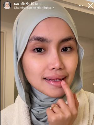 Wardah, hourglass, sashfir, fira assegaf, makeup sendiri saat menikah, menikah makeup sendiri, makeup wedding ala sashfir, makeup ala sashfir, lafiye, westman atelier, Makeup Sendiri Saat Menikah, Intip Step by Step Look Natural ala Sashfir, 1. Skin prep jadi kunci, 2. Latihan sebelum hari H wedding, 3. Cushion untuk hasil flawless, 4. Eye makeup dengan sentuhan glitter, 5. Kontur dan highlighter secukupnya, 6. Ombre lips ala pengantin muda