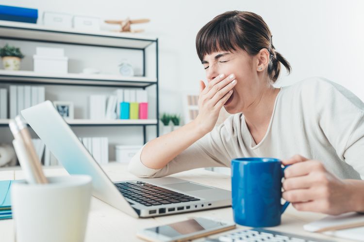 Rutinitas pagi, kebiasaan pagi hari, rutinitas pagi hari, stress, kebiasaan pagi, kebiasaan pagi hari yang bikin stres, kebiasaan pagi yang bikin stres, Hati-hati, 7 Kebiasaan Pagi Ini Bisa Bikin Makin Stres, 1. Tidak mempersiapkan malam sebelumnya, 2. Kurang tidur, 3. Langsung mengecek media sosial atau berita, 4. Langsung minum kopi setelah bangun tidur, 5. Melewatkan sarapan atau konsumsi sarapan tidak sehat, 6. Tidak komunikatif dengan penghuni rumah, 7. Tidak menyisipkan momen bahagia