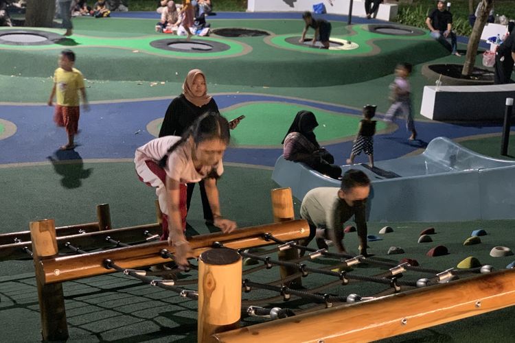 Jalan-jalan ke Taman Bendera Pusaka, Jangan Lupa Catat 6 Hal Ini, 1. Dilarang merokok, 2. Dilarang membawa hewan peliharaan, 3. Dilarang main skateboard dan naik sepeda di taman, 4. Wajib buang sampah pada tempatnya, 5. Playground hanya untuk anak usia 3-12 tahun, 6. Bergantian pakai lapangan olahraga