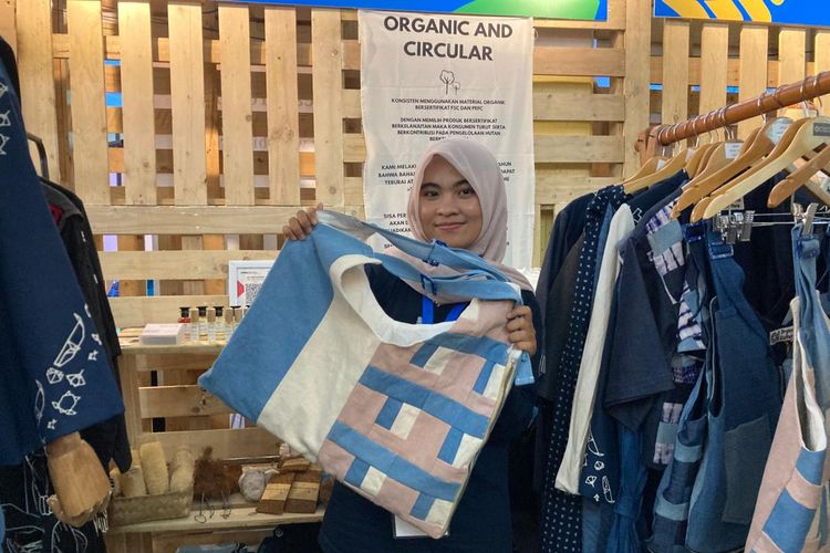 Organic Culture, brand lokal, Sustainable fashion, brand fashion lokal ramah lingkungan, organic culture, organic culture banyuwangi, sustainable fashion brands indonesia, sustainable brand fashion, brand lokal ramah lingkungan, Ada Vest dari Limbah Tekstil dan Plastik Tepi Laut, Bisa Jadi Tote Bag