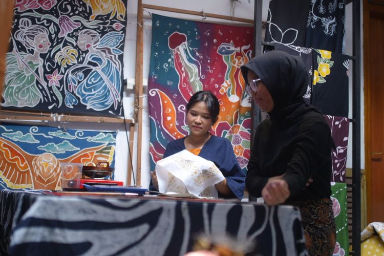 Hari Batik Nasional, kapan hari batik nasional, hari batik 2 oktober, hari batik tanggal berapa, Hari Batik Nasional 2025, hari batik nasional 2025 tanggal berapa, Hari Batik Nasional Diperingati Tanggal Berapa? Simak Sejarahnya