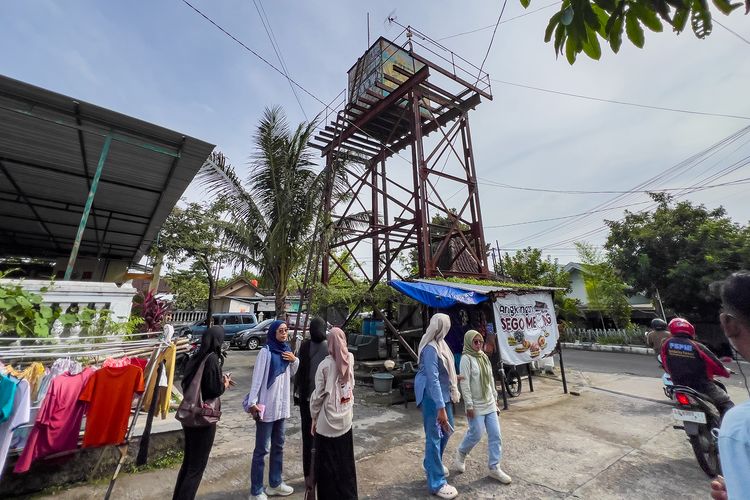 Wonogiri, Walking Tour Sejarah di Wonogiri, Menyusuri Peninggalan Jalur Kereta ke Baturetno, 1. Menara air di depan Masjid Al Ikhlas, 2. Bekas rumah dinas kepala stasiun, 3. Gudang bekas bengkel kereta uap, 4. Bekas gudang logistik, 5. Stasiun Wonogiri