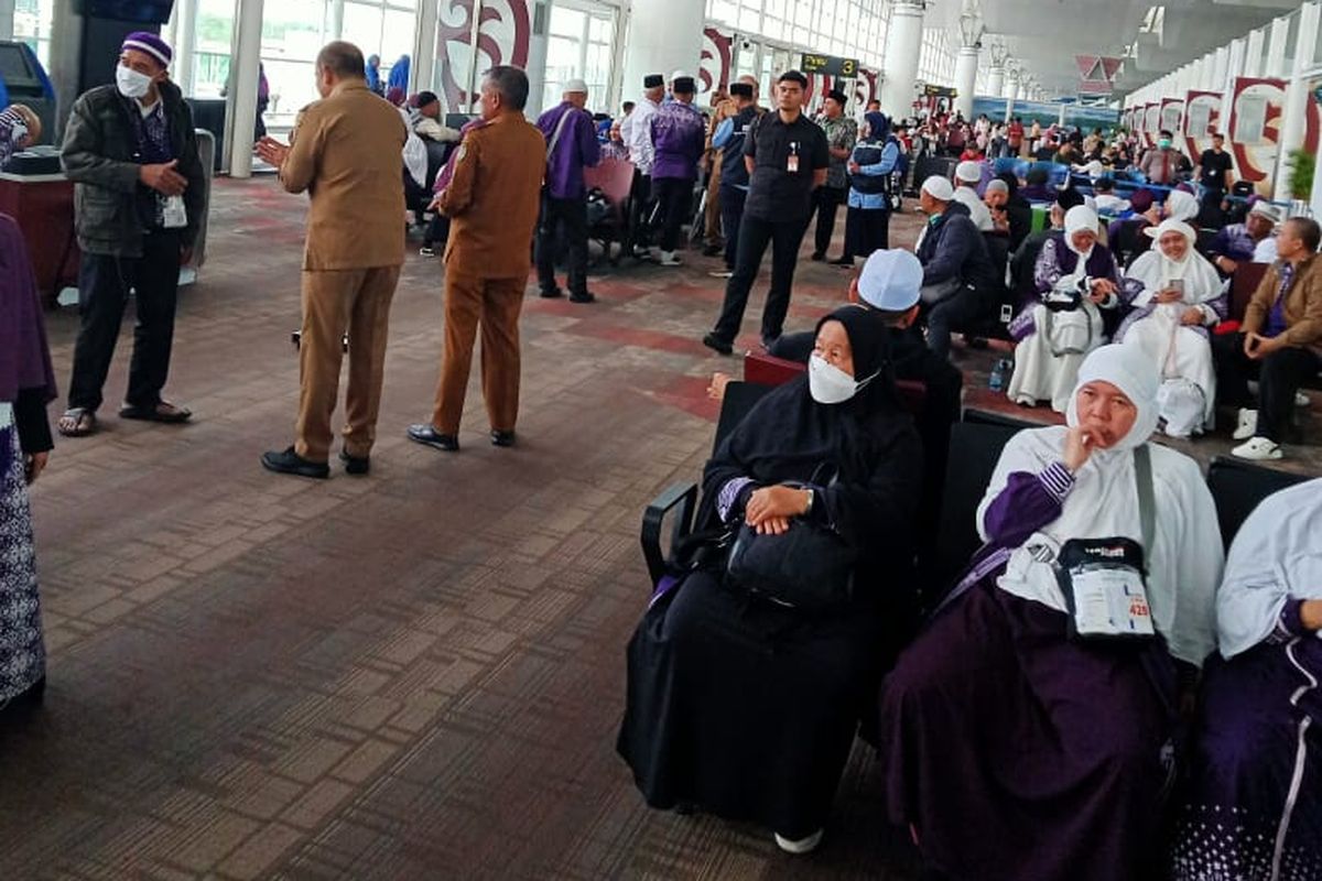 ancaman bom, jemaah haji, ancaman bom bandara kualanamu, pesawat saudia airlines dapat ancaman bom, pesawat saudia airlines mendarat kualanamu, Ancaman Bom, Pesawat Saudia Airlines Bawa 442 Jemaah Haji Mendarat Darurat di Kualanamu