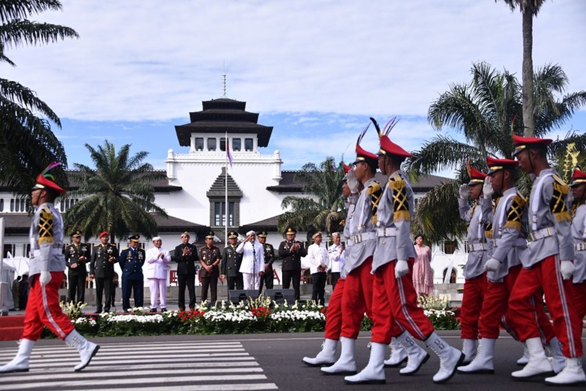 jawa barat, Dedi Mulyadi, gubernur jawa barat, Kirab Budaya, Gedung Sate, Gedung Merdeka, HUT ke-80 Jawa barat, Kirab Budaya HUT ke-80 Jawa Barat Digelar Besok, Ini Jadwal dan Rute Lengkapnya