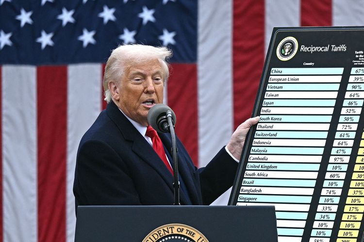 Donald Trump, tarif trump 19 persen, kesepakatan tarif impor Indonesia-AS, AS kelola data warga indonesia, AS kelola data pribadi warga RI, AS Disebut Kelola Data Pribadi Warga RI sebagai Bagian Kesepakatan Tarif, Ini Kata Istana