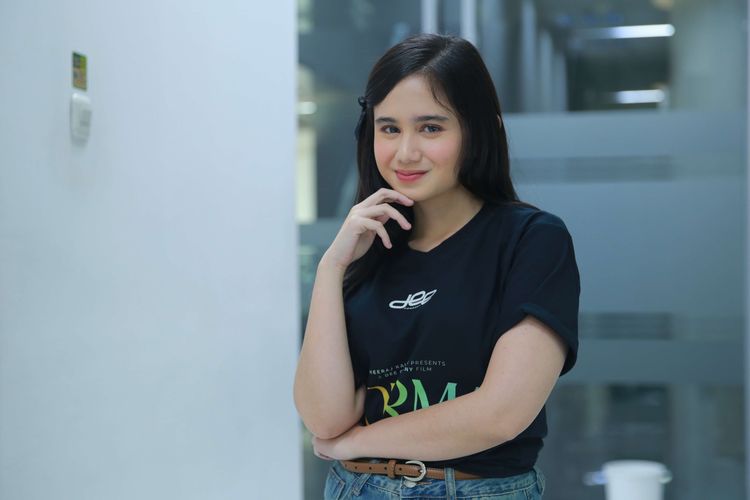 blazer, Tissa Biani, blazer wanita, tips fashion, tissa biani dan dul, mix and match blazer, blazer dan jeans, Tissa Biani Bagi Tips Mix and Match Blazer untuk Tampil Formal dan Kasual