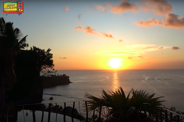 Maia Estianty, Irwan Mussry, vila Irwan Mussry, vila Irwan Mussry di Bali, lokasi vila Irwan Mussry, Intip Mewahnya Vila Irwan Mussry di Bali, Pemandangan Indah Langsung Menghadap Laut, Paduan warna putih dan hitam dan elegan, Pemandangan laut yang memukau, Kamar tidur yang langsung menghadap laut, Ruang makan yang simpel namun mewah, Ruang berkumpul dengan dinding kaca, Fasilitas olahraga, Balkon dan kolam renang yang langsung menghadap laut, Dekat dengan Pantai Balangan