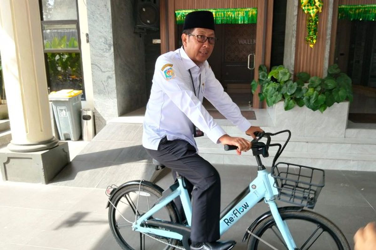 mobil dinas, Mataram, sepeda, Pemkot Mataram, Hemat BBM Mobil Dinas, Pejabat Pemkot Mataram NTB Bakal Pakai Sepeda ke Kantor, Upaya Efisiensi BBM dan Peningkatan Kesehatan ASN, Fleksibilitas untuk Kegiatan Dinas di Luar Kantor, Jarak Tempuh dan Sanksi Dikaji, Diharapkan Bisa Kurangi Kemacetan di Kota Mataram