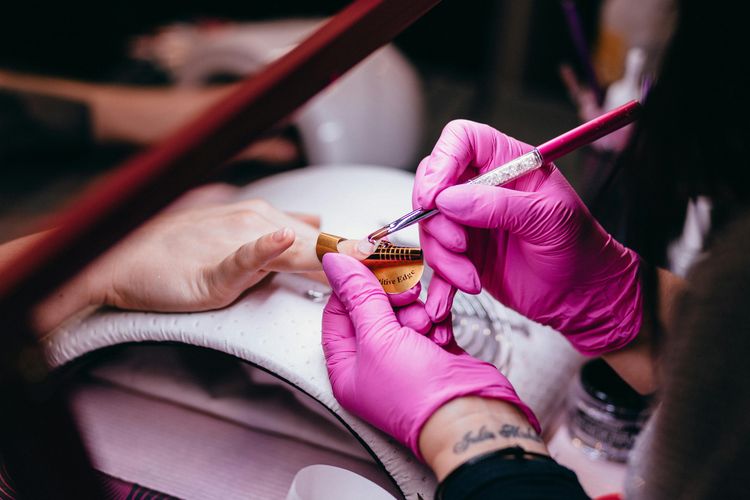 nail art, OPI Indonesia, alat pengering kutek kuku, alat pengering kutek, alat pengering kutek uv, alat pengering kutek led, perbedaan alat pengering kutek uv dan led, lampu kuku, Lampu UV Vs LED untuk Nail Art, Mana yang Lebih Cepat dan Aman?