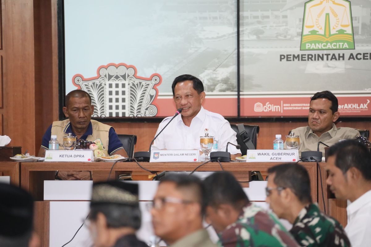 Presiden Prabowo, Mendagri Ungkap Presiden Akan Beri Bantuan Sapi bagi Warga Aceh untuk Tradisi Meugang Jelang Ramadhan, Apa bentuk bantuan yang direncanakan Presiden?, Bagaimana latar belakang usulan bantuan tersebut?, Mengapa aspek budaya ikut menjadi perhatian pemerintah?, Apa itu tradisi meugang di Aceh?