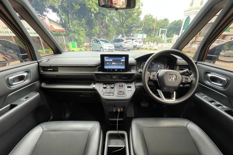 Honda Step WGN, Honda Step WGN vs Wuling Darion: Mana MPV Hybrid Terbaik?, Fitur dan Teknologi, Sistem Penggerak dan Performa, Efisiensi Bahan Bakar, Kesimpulan
