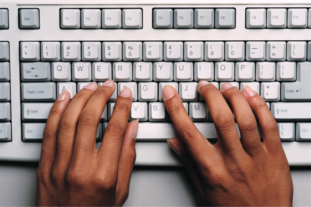 komputer, Laptop, tombol keyboard, Tombol apa saja yang ada di keyboard, Fungsi tombol keyboard, Tombol-tombol pada Keyboard dan Fungsinya yang Perlu Diketahui, 1. Tombol pengetikan, 2. Tombol fungsi, 3. Tombol Navigasi, 4. Tombol kontrol, 5. Tombol numerik