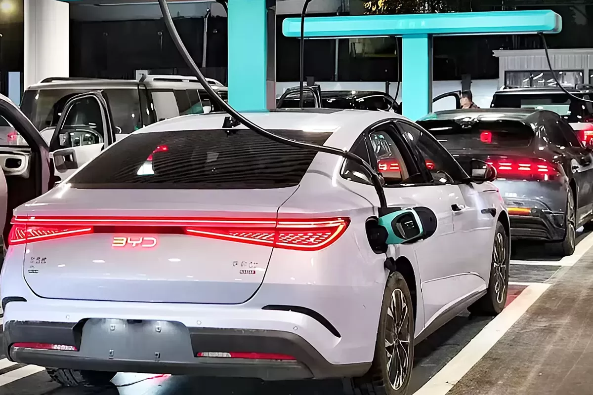 charging station, BYD Buka Peluang Hadirkan Flash Charging ke Indonesia