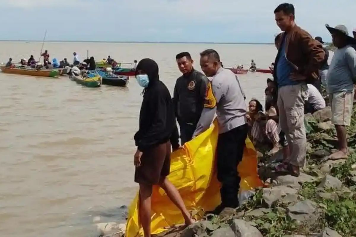 Mayat, penemuan mayat, Danau Tempe, Wajo, Penemuan Mayat Tanpa Kepala di Danau Tempe Wajo, Awalnya Warga Cium Bau Menyengat