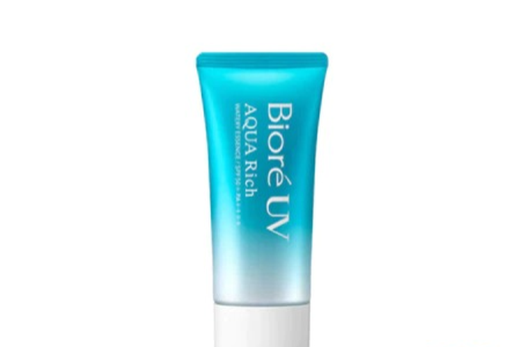 sunscreen, sunscreen untuk kulit berminyak, sunscreen SPF 50, sunscreen untuk cuaca panas, sunscreen untuk cuaca panas ekstrem, rekomendasi sunscreen spf 50, Rekomendasi Sunscreen SPF 50 yang Cocok untuk Cuaca Panas, 7 Rekomendasi Sunscreen SPF 50 yang Cocok untuk Cuaca Panas, 1. Cosrx Ultra-Light Invisible Sunscreen SPF 50 PA++++ , 2. Bhumi Prime Defense Daily Sunscreen SPF 50+ PA++++ , 3. Anessa Perfect UV Skincare Milk SPF 50+ PA++++ , 4. Biore UV Aqua Rich Watery Essence SPF 50+ PA++++ , 5. Labore Sensitive Skin Care BiomeProtect Physical Sunscreen SPF 50+ PA++++, 6. Make P:rem UV Defense Me SPF 50 PA++++, 7. La Roche-Posay Anthelios UVMune 400 Invisible Fluid SPF 50+ PA++++ 