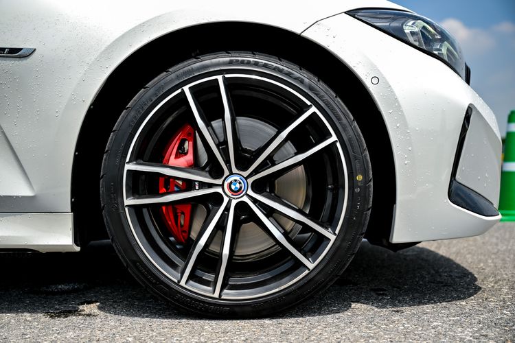 Bridgestone Indonesia, spooring, Pentingnya Spooring Ban Mobil Usai Perjalanan Mudik