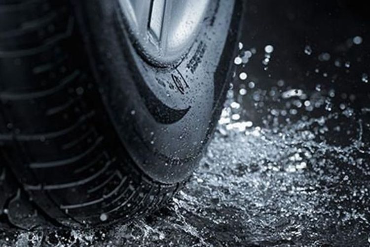 jalan tol, kecelakaan, aquaplaning, kecepatan, bahaya, berkendara, musim hujan, Musim Hujan Akhir Tahun, Waspada Aquaplaning di Jalan Tol