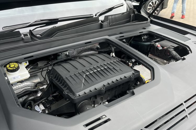 performa, Chery Tiggo 8 CSH, PHEV, mesin, tenaga, jarak tempuh, Komparasi Performa Wuling Eksion PHEV vs Chery Tiggo 8 CSH