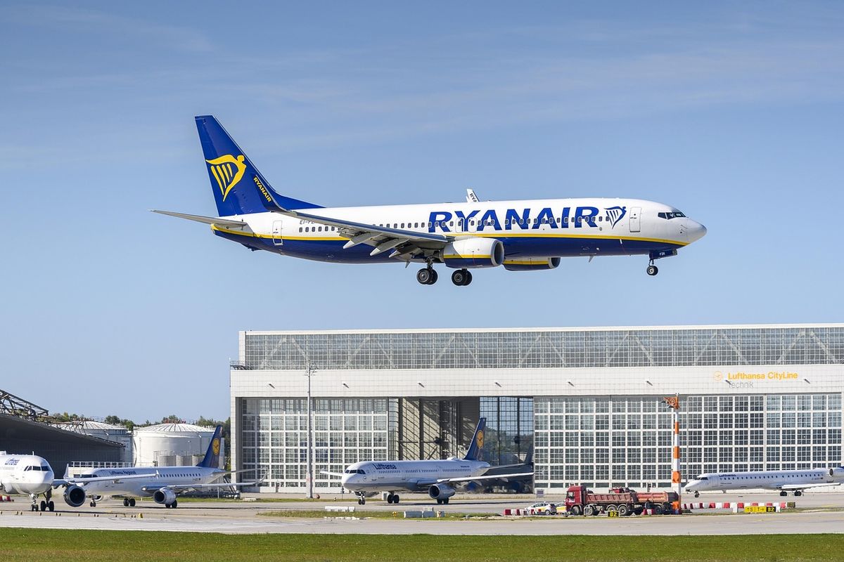 boarding pass, Ryanair, boarding pass digital, cetak boarding pass, November 2025, Tak Perlu Lagi Cetak Boarding Pass, Maskapai Ini Terapkan Sistem Digital Mulai November 2025