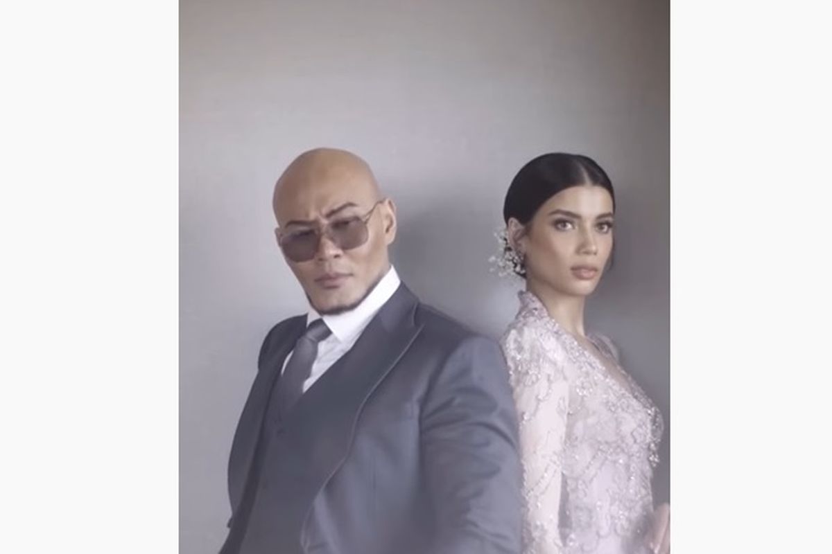 Deddy Corbuzier, Sabrina Chairunnisa, Deddy corbuzier cerai, Deddy Corbuzier dan Sabrina Chairunnisa, Deddy Corbuzier dan Sabrina Chairunnisa Berpisah, Gugatan Cerai Resmi Diajukan, Kehidupan Rumah Tangga yang Semakin Tertutup, Awal Mula Hubungan Deddy dan Sabrina, Kehidupan Bersama Azka, Hubungan yang Penuh Canda dan Tawa, Deddy Corbuzier Melamar Sabrina di 2018