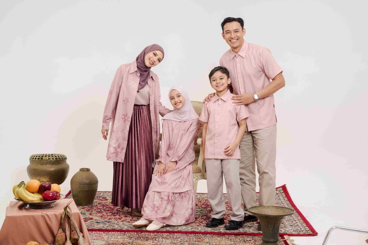Elzatta, Foto Keluarga Lebih Estetik dengan Busana Sarimbit Lebaran