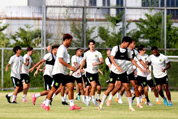 Persebaya, Bajul Ijo, Bernardo Tavares, Super League 2025-2026, Persebaya Vs Dewa United, Tavares Mantapkan Skema Transisi Bajul Ijo