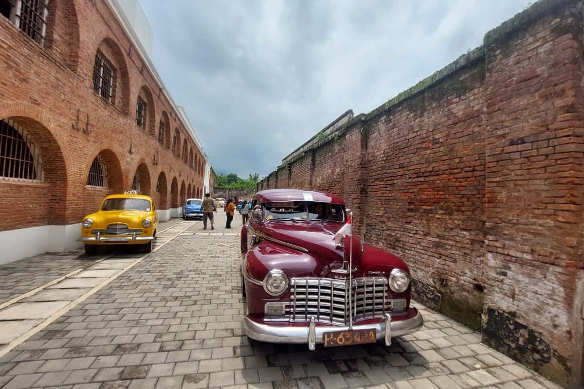 mobil klasik, Benteng Fort Willem 1 Ambarawa, Jawa Tengah, Semarang, Wisata Semarang, Wisata Jawa Tengah, mobil lawas, Wisata Benteng Fort Willem 1 Ambarawa, Ada Mobil Eks Presiden Soekarno?