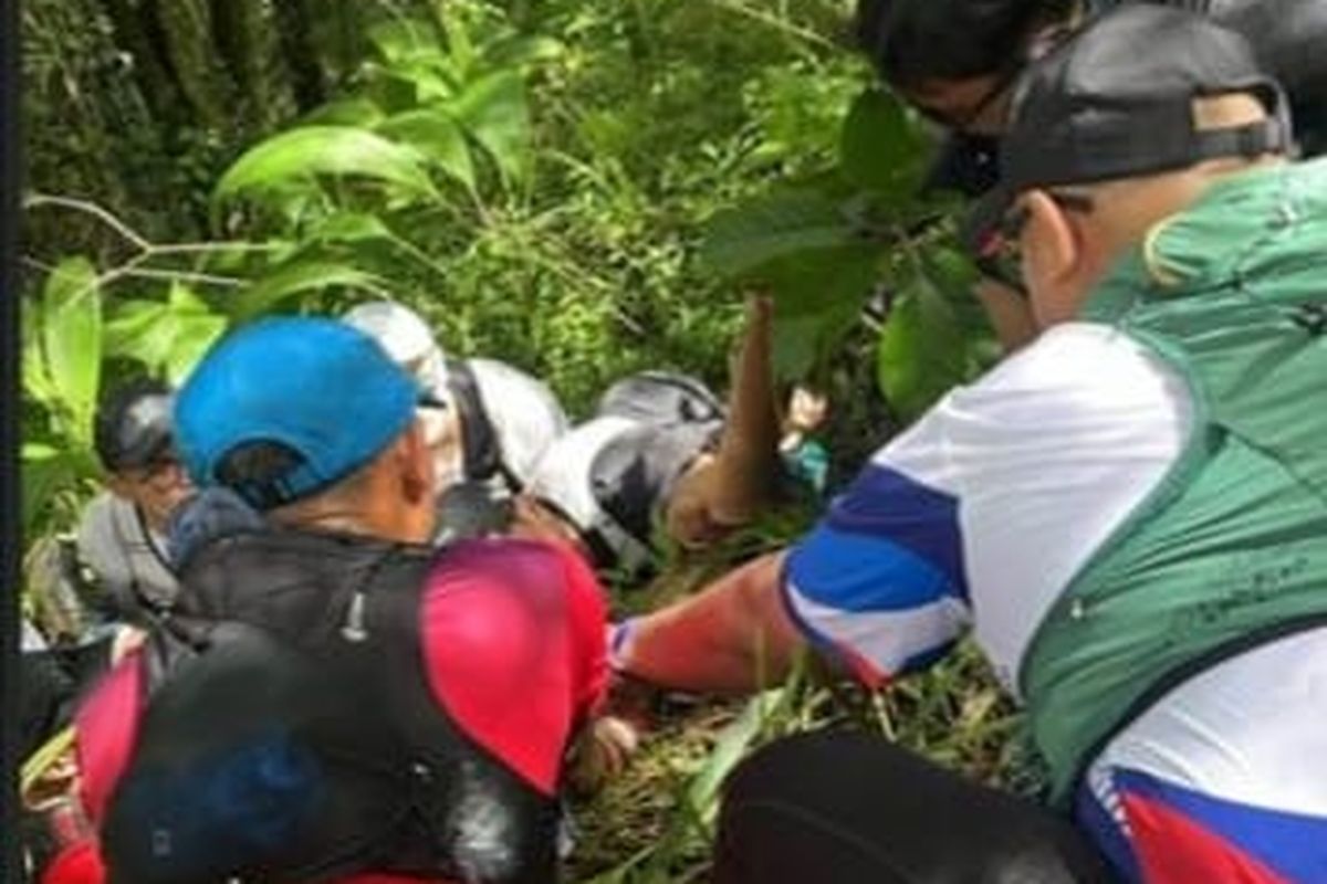 Siksorogo Lawu Ultra, Siksorogo Lawu Ultra 2025, Karanganyar, Siksorogo lawu ultra, Siksorogo lawu ultra telan korban jiwa, pelari siksorogo meninggal, siksorogo lawu ultra dimana, pelari siksorogo lawu ultra meningal, dua pelari Siksorogo Lawu meninggal, 7 Fakta Kematian Dua Peserta Siksorogo Lawu Ultra 2025 di Karanganyar, 1. Dua Pelari Meninggal Dunia di Km 8 dan Km 12, 2. Kronologi: Hujan Lebat, Jalur Licin, dan Evakuasi Berjam-jam, 3. Identitas Korban, ASN Kemenag dan Pegawai Kementerian Pariwisata, 4. Sigit Sempat Mengalami Kram di Km 10 Sebelum Ambruk di Km 12, 5. Pujo Buntoro Diduga Sesak Napas karena Riwayat Penyakit Paru-paru, 6. Panitia SLU 2025: Ini Kejadian Pertama Kali dalam Sejarah Event, 7. Ajang Lari Ekstrem dengan 5.700 Peserta dan Hadiah Rp 20 Miliar