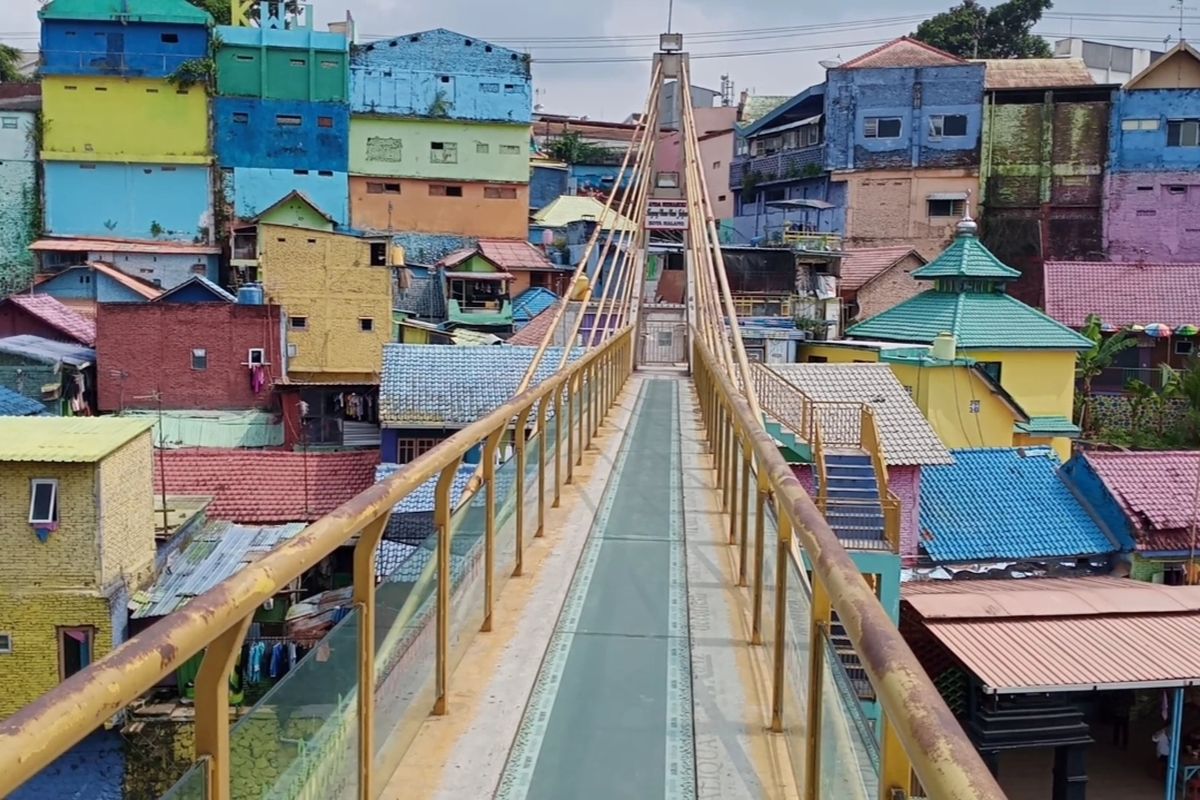 wisata di malang, itinerari sehari di malang, sehari di malang kemana saja, itinerary di malang, tempat hits di malang kota, Itinerary Seharian di Malang, Wisata Keliling Kota, 1. Sarapan di Toko Oen (07.00 - 09.00 WIB), 2. Wisata Kampung Tematik (08.30 - 11.00 WIB), 3. Makan siang di Warung Orem-orem H.Abdul Manan dan istirahat di Alun-alun Kota Malang (12.00 - 14.00 WIB), 4. Berfoto di Alun-alun Tugu dan makan malam (15.00 - 17.00 WIB), 5. Kembali ke Stasiun Kota Baru (18.00 WIB)