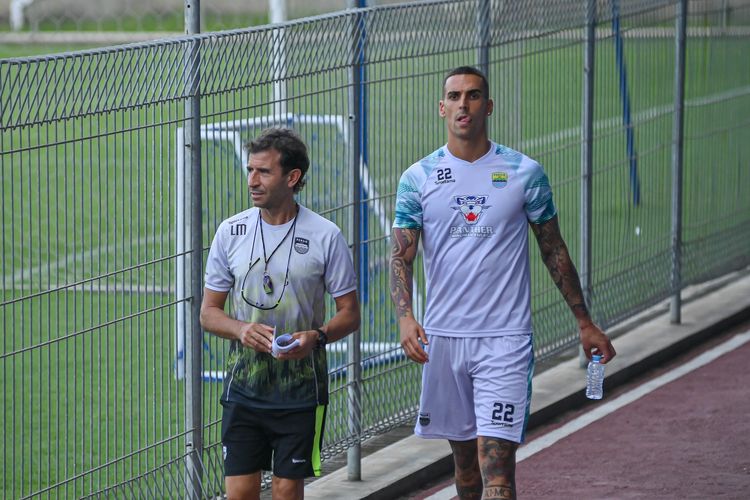 Nick Kuipers, Persib, Luis Milla, Ricky Kambuaya, Bojan Hodak, Liga 1 2024-2025, Persib Bandung, Kisah Nick Kuipers di Persib, Hampir Pergi Tanpa Trofi di Era Luis Milla