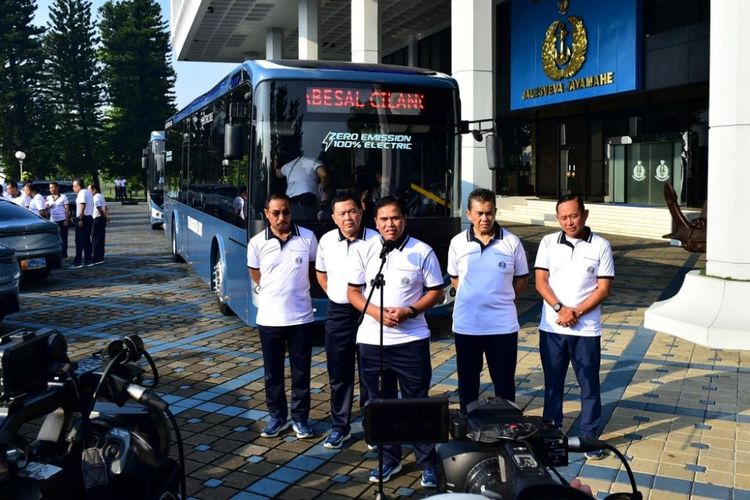 Net Zero Emission, bus listrik, TNI AL, TNI AL Uji Coba Bus Listrik: Langkah Awal Menuju Mobilitas Hijau