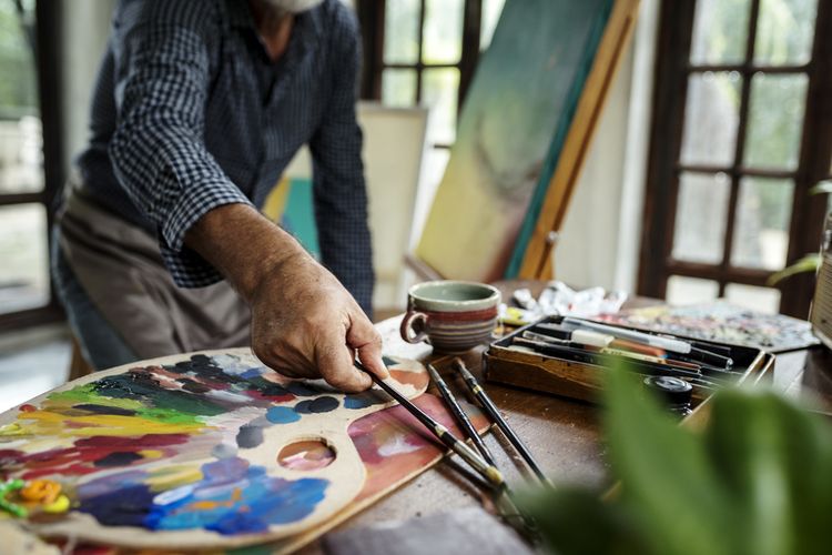 7 Ide Self-care Sederhana, Murah dan Bisa Dilakukan di Rumah, 1. Minum air mentimun, 2. Menghubungi sahabat, 4. Putar lagu favorit, 5. Olahraga ringan sambil menonton TV, 6. Lakukan peregangan kaki, 7. Tonton serial televisi atau film favorit