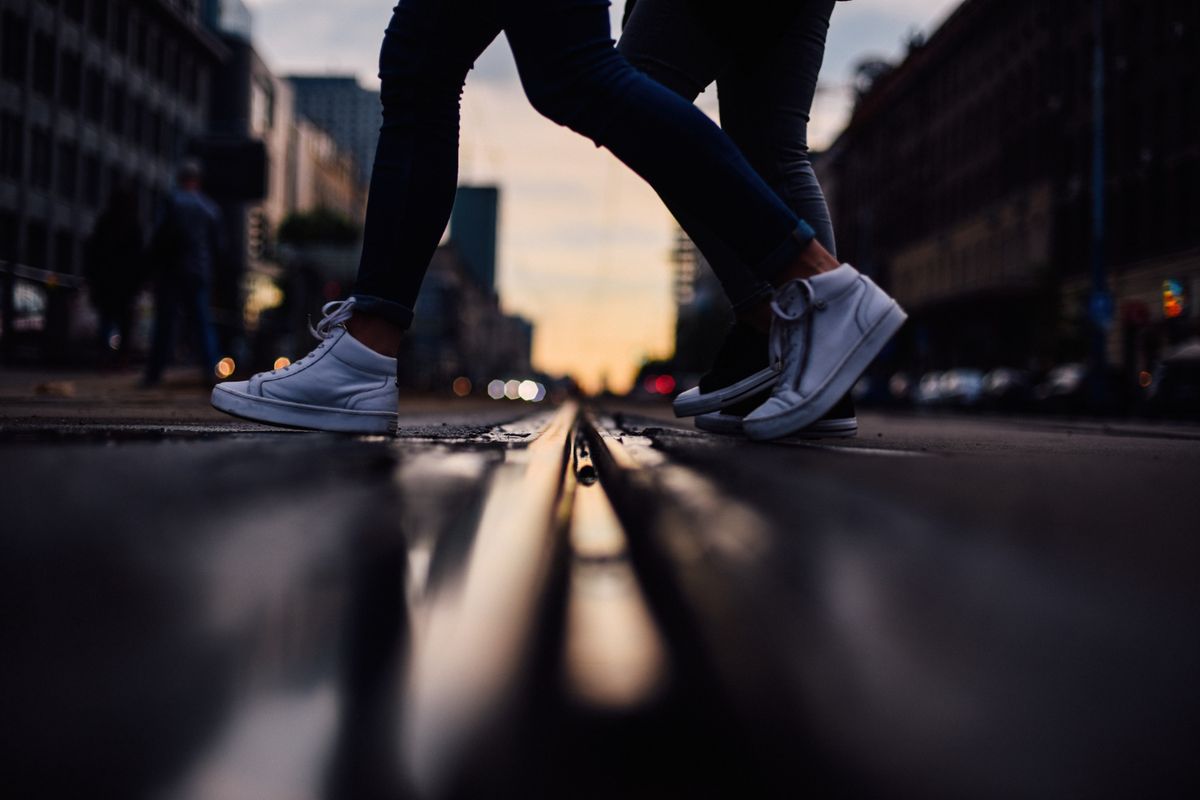 Jalan kaki setelah makan malam, manfaat jalan kaki, bolehkah jalan kaki setelah makan, jalan kaki setelah makan berapa menit, efek jalan kaki setelah makan, bolehkan jalan kaki setelah makan, 4 Manfaat Jalan Kaki Setelah Makan Malam, Cukup 15 Menit, Menurunkan berat badan, Mengatur kadar gula darah, Memperbaiki mood, Meningkatkan metabolisme tubuh