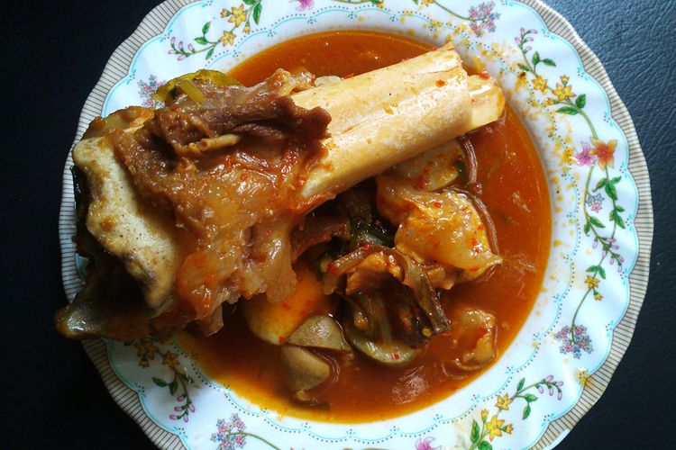kikil empuk, resep kikil, cara memasak kikil, cara memasak kikil biar empuk dan tidak lengket, Cara Masak Kikil Empuk dan Tak Amis, Ini Trik dari Chef Hotel, Cara Memilih dan Mengolah Kikil Agar Empuk dan Tidak Amis, Resep Bacem Kikil Bumbu Kelapa, Cara Membuat Bacem Kikil Bumbu Kelapa, Tips Tambahan agar Masakan Kikil Lebih Nikmat