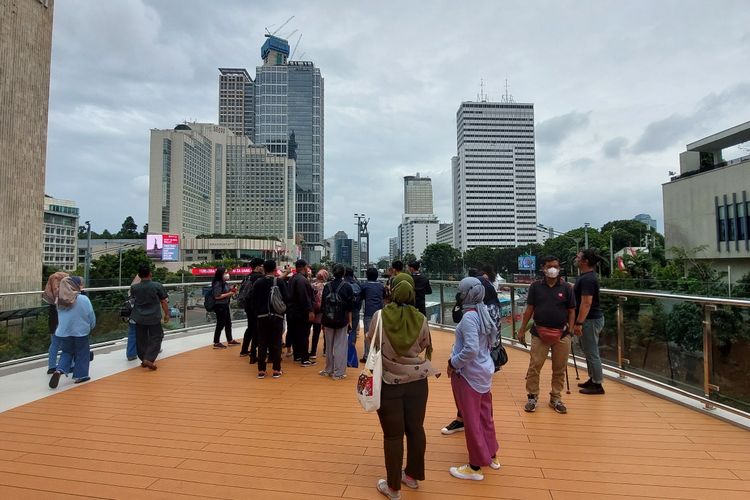 open house istana, Tempat Wisata di Jakarta Pusat, open house prabowo, open house presiden prabowo, tempat wisata dekat istana merdeka, Open house istana 2025, tempat wisata di jakarta pusat yang lagi hits, Usai Ikut Open House Prabowo, Mampir ke 6 Wisata Dekat Istana Merdeka, 1. Ragusa Es Italia, 2. Pos Bloc Jakarta, 4. Halte Bundaran HI, 5. Taman Ismail Marzuki, 6. Grand Indonesia