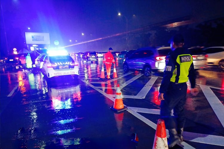 sampah, jalan tol, Jasamarga Metropolitan Tollroad, Tol Jagorawi, Sampah Saluran yang Bikin Tol Jagorawi Banjir Sudah Diatasi