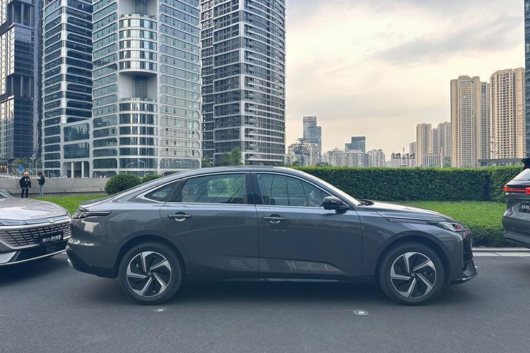 Changan, sedan hybrid, Chongqing, Blue Core HEV, Changan Eado, Kencan dengan Sedan Hybrid Changan Eado Langsung di Chongqing