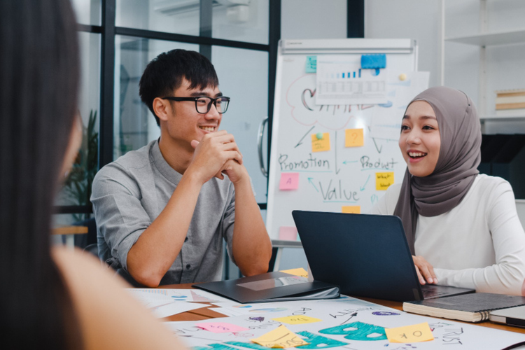 fresh graduate, lowongan kerja, AI Bikin Lowongan Entry-Level Makin Menyusut, Fresh Graduate Harus Siap Apa?, Lowongan Entry-Level makin langka, Fresh Graduate justru makin dibutuhkan, Bagaimana peran Entry-Level berubah?, Fresh Graduated harus siap apa? 