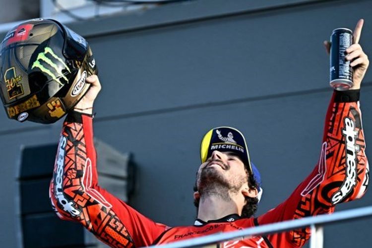 MotoGP, nasal dilator, pernapasan pebalap, performa balap, Mengapa Pebalap MotoGP Kerap Pakai Plester di Hidung?
