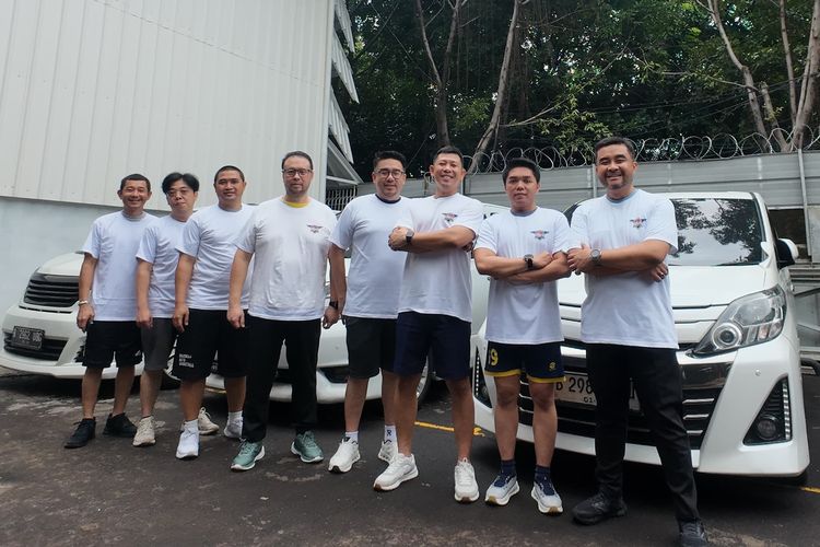 Roger Rusli, mobil mewah, Cerita Cinta Pria Ini dengan Toyota Vellfire