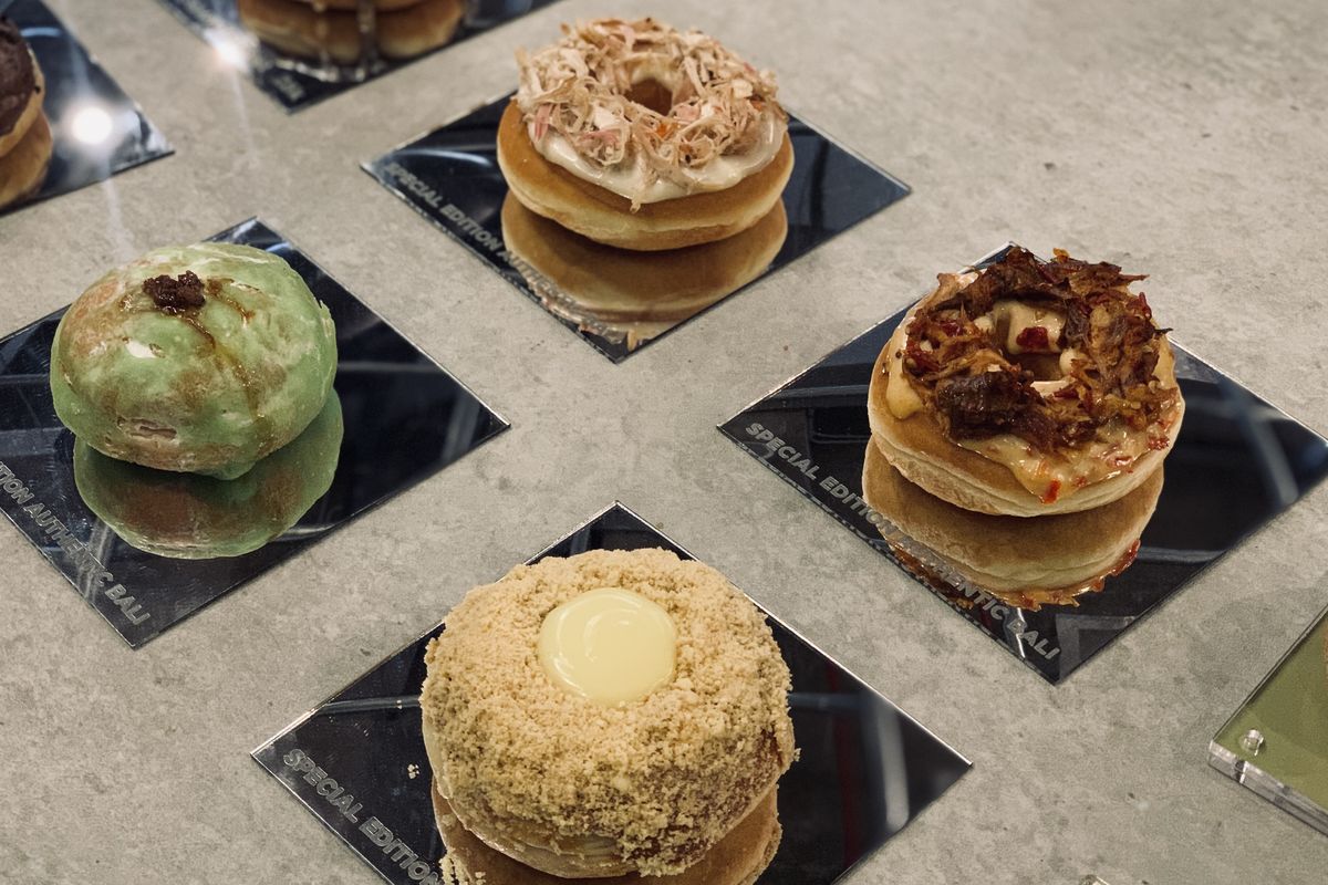 4 Cara Goreng Donat agar Tidak Berminyak, Tips dari Chef Pastry, 1. Gunakan minyak padat, 2. Atur suhu penggorengan 170-180 derajat celsius, 3. Jangan membolak-balik donat, 4. Goreng donat selama empat menit