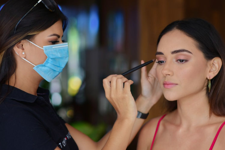 Met Gala, gaya rambut, clean girl aesthetic, Bukan Cuma Busana, Riasan Met Gala 2026 Juga Jadi Karya Seni, Riasan dibuat sesuai karakter penampil, Rambut dibuat natural dan sederhana, Gaya harpist lebih artistik, Terinspirasi The Birth of Venus, Kecantikan juga bagian dari seni