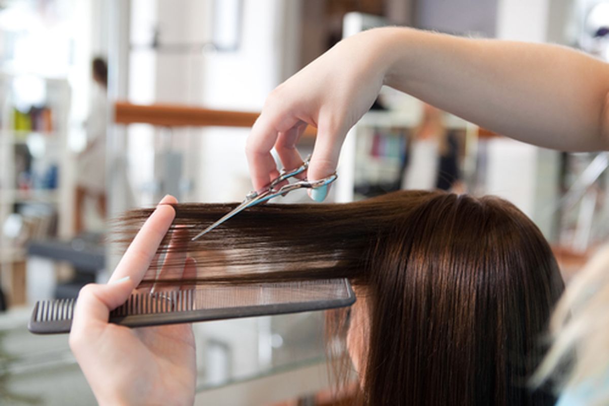 Potongan Rambut yang Bikin Perempuan Tampak Lebih Muda Menurut Penata Rambut, Panjang Rambut yang Paling Disarankan, Efek dari Bentuk dan Layer, Pilihan Lain yang Bisa Dipertimbangkan, Gaya Rambut yang Sebaiknya Dihindari